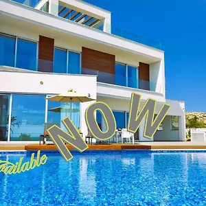 seapearl-beachfront-luxury-residences.hotelsatayianapa.com/